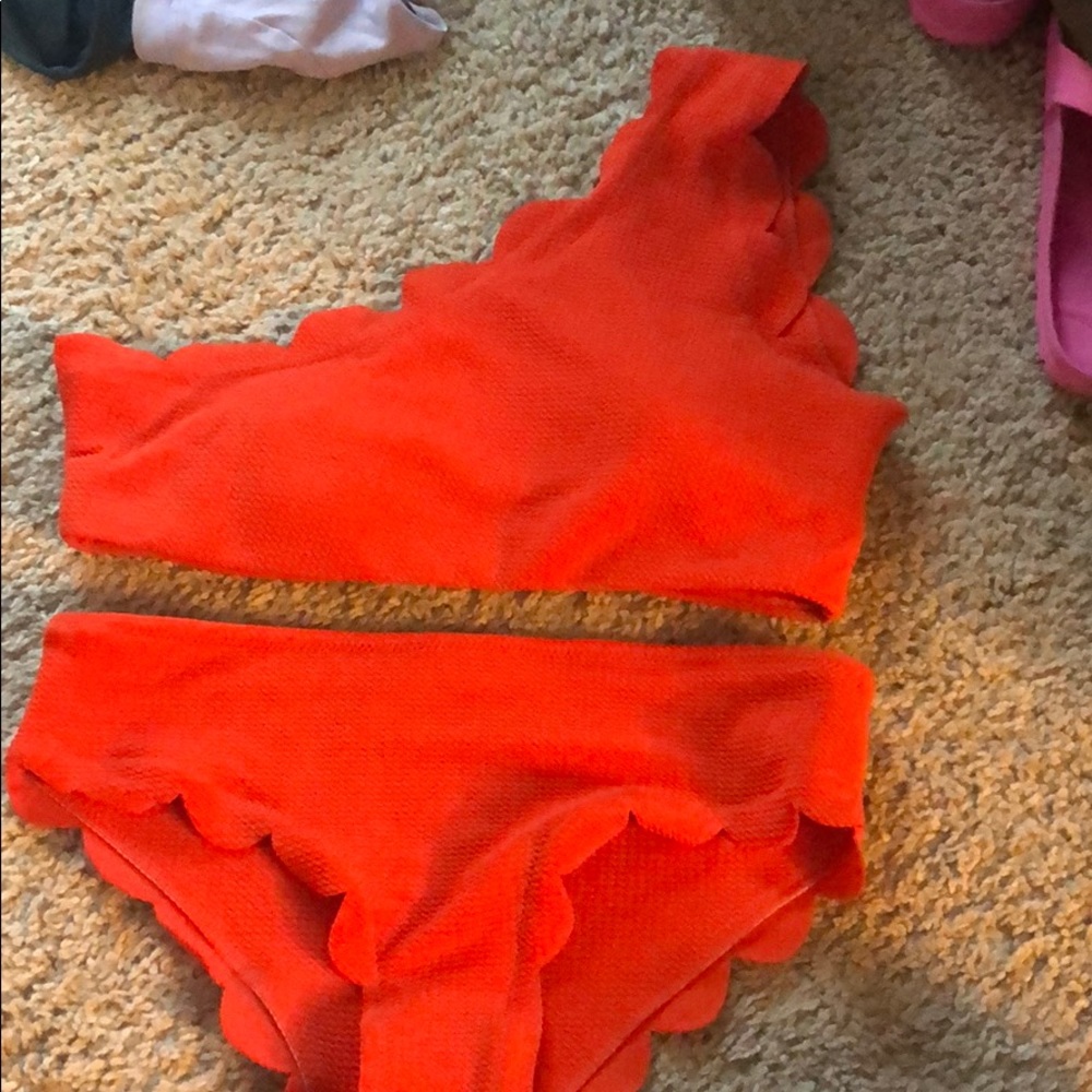 Baiting suit